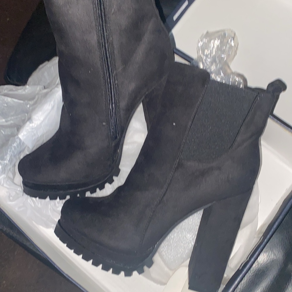 Boots - Picture 4 of 4